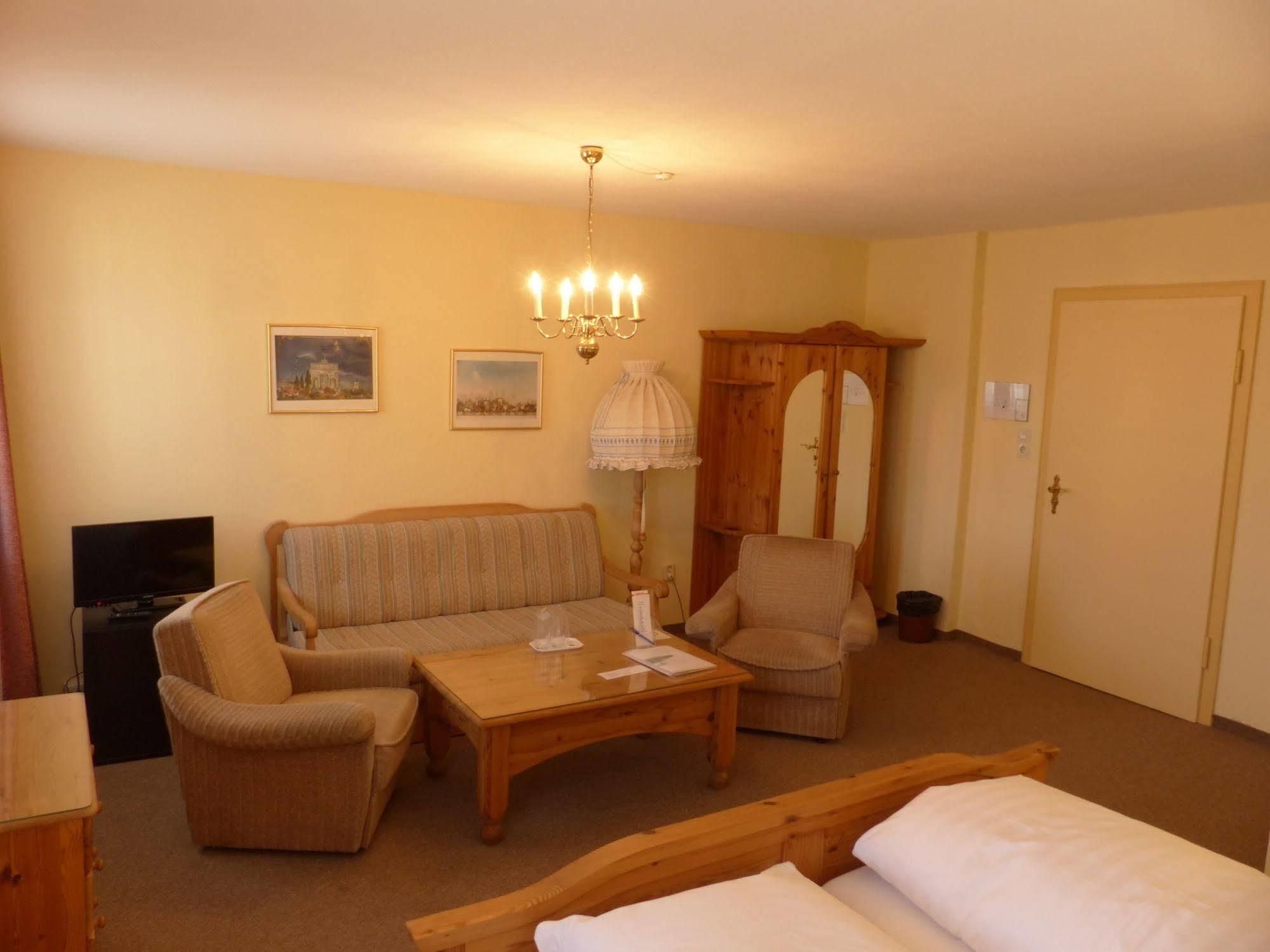 Hotel Simon Gauting Bagian luar foto