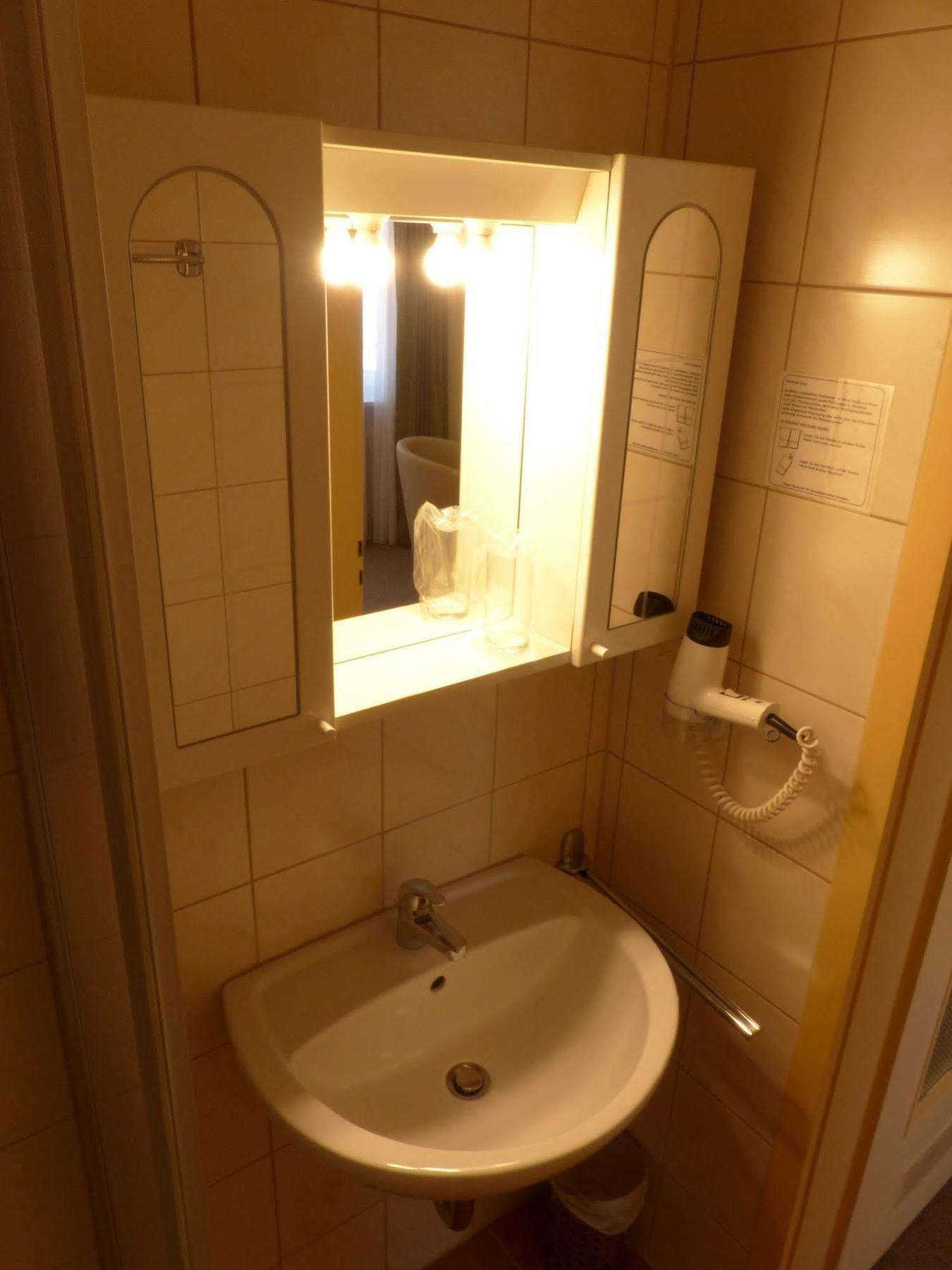 Hotel Simon Gauting Bagian luar foto