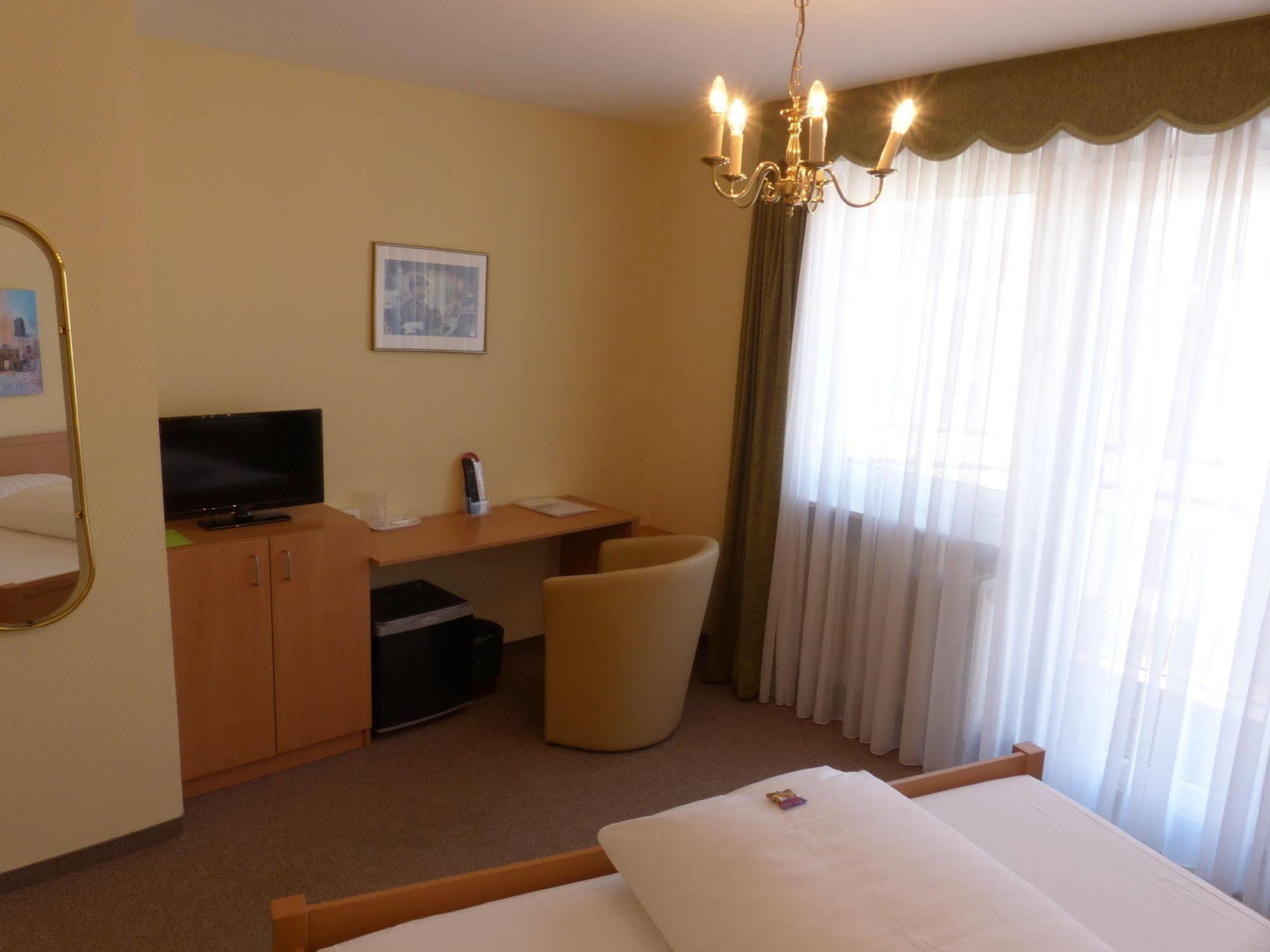 Hotel Simon Gauting Bagian luar foto