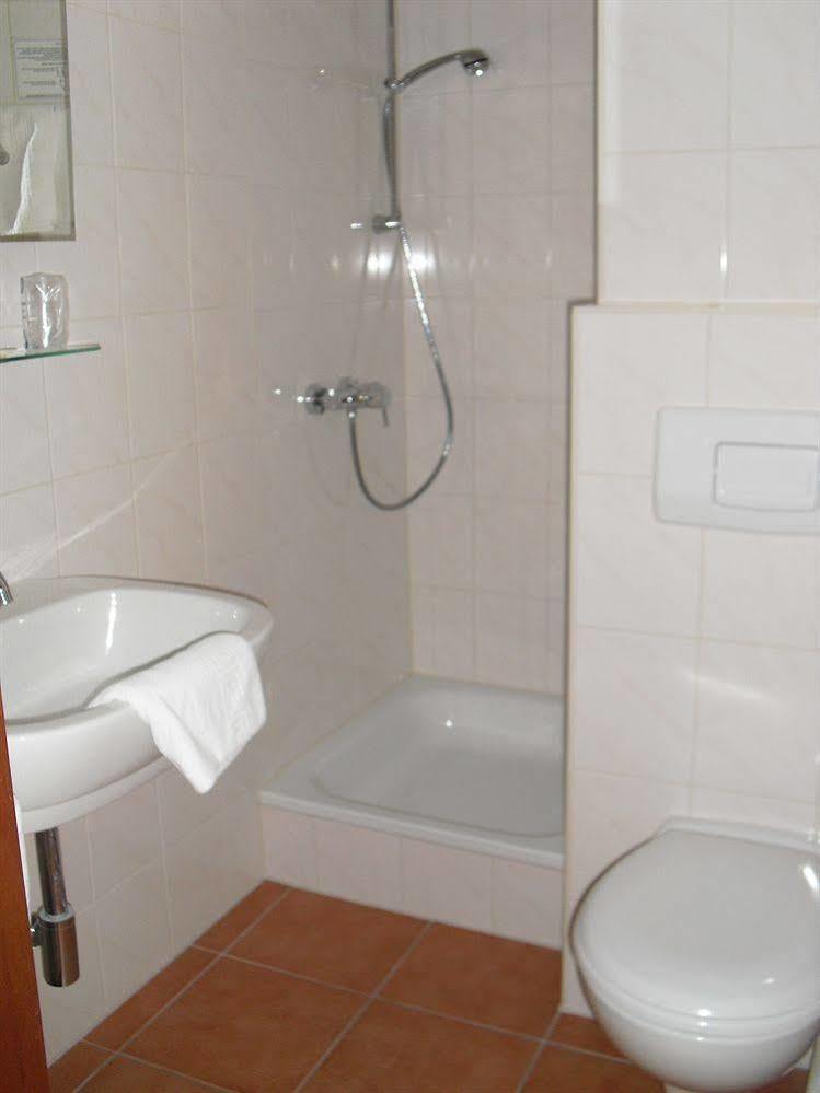 Hotel Simon Gauting Bagian luar foto